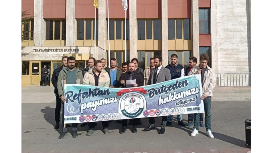 Edirne’de Hastane Önünde Memur Maaşlarına Tepki